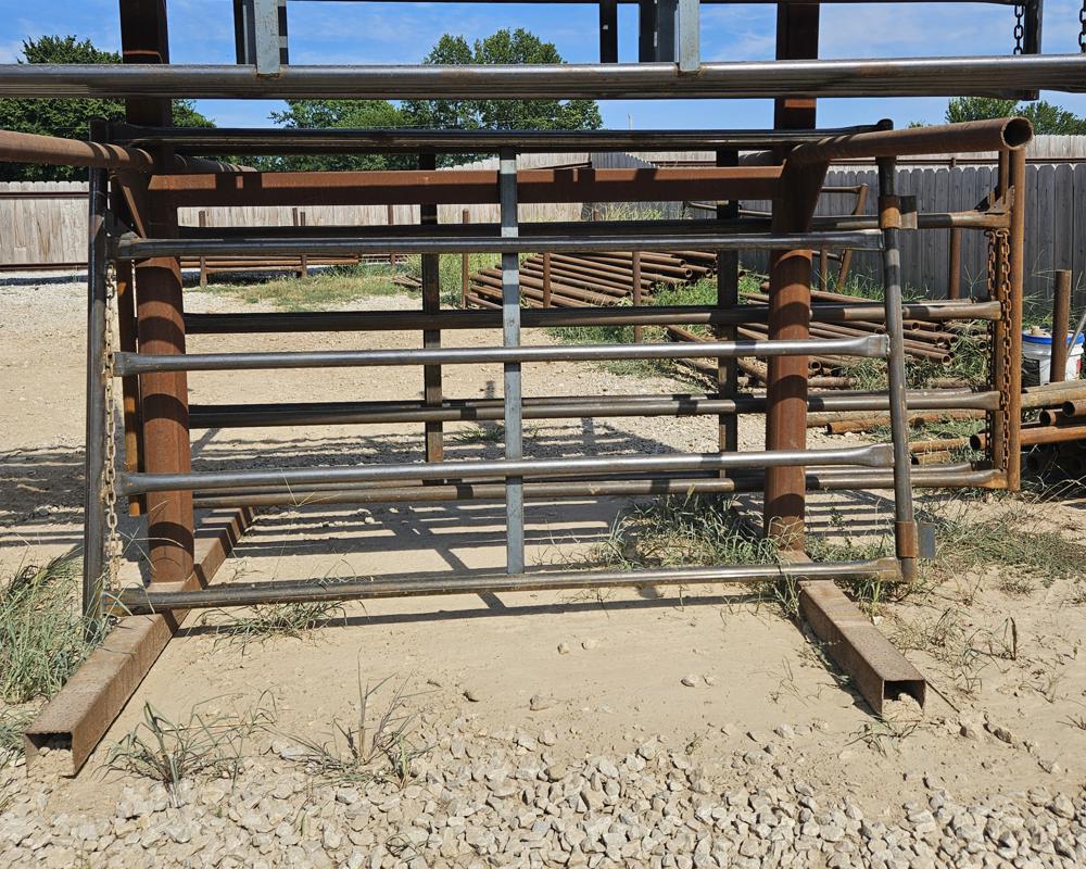 8' gate